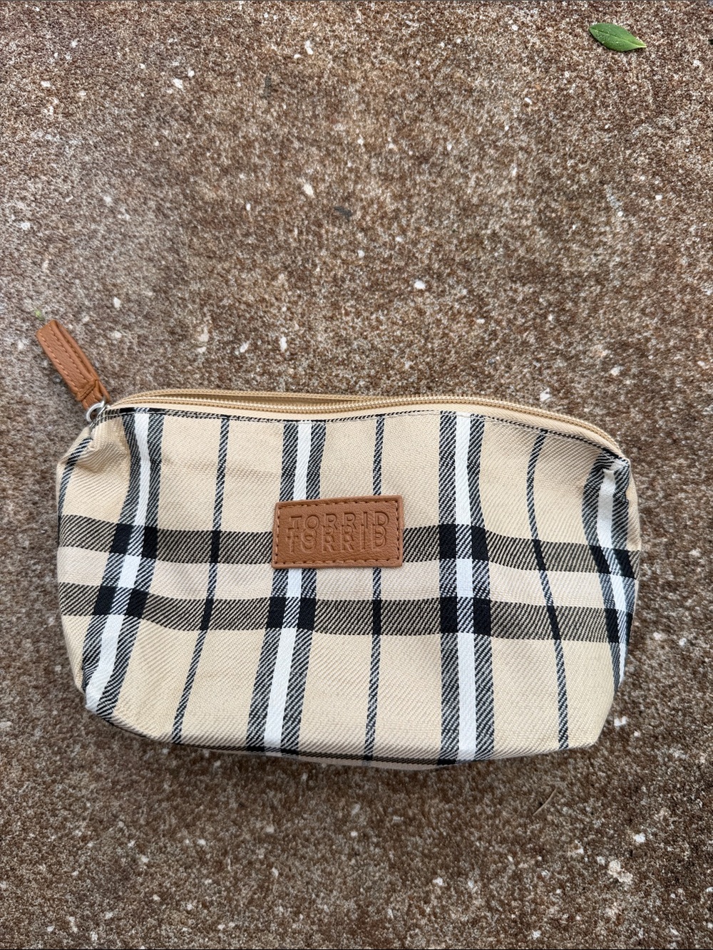 torrid Beige Plaid Canvas Cosmetic Pouch with Tan Trim. NWOT